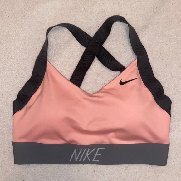 Coral Nike Women's fashion sports bra, worn/washed only once, removable padding - Picture 1 of 7